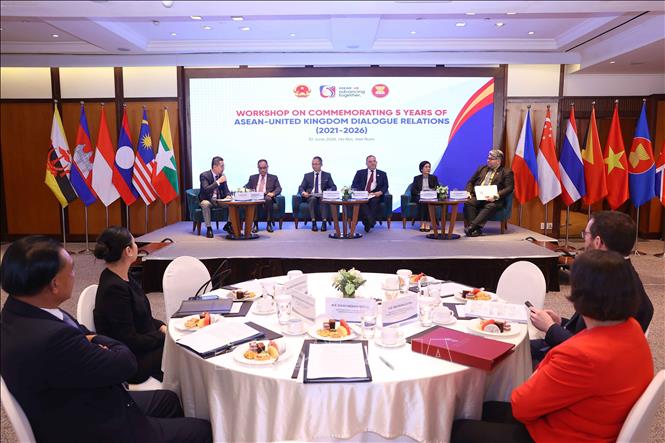A view of the workshop marking the fifth anniversary of ASEAN-UK Dialogue Partnership relations. VNA Photo: Văn Điệp 