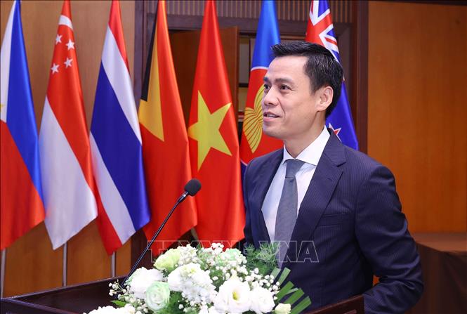 Deputy Minister of Foreign Affairs Dang Hoang Giang speaks at the ASEAN-New Zealand Forum on Subregional Cooperation. VNA Photo: Văn Điệp 