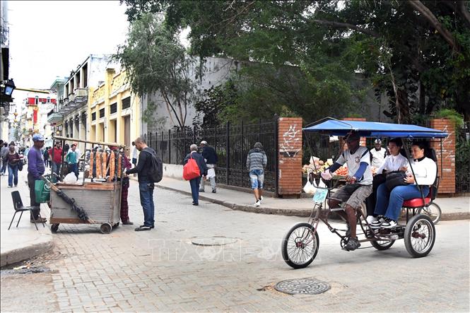 Người dân tại La Habana, Cuba. Ảnh: THX/TTXVN