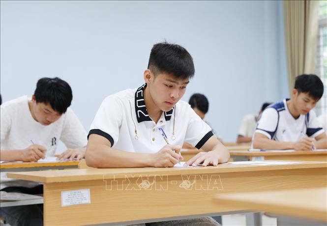 Nearly 4,600 students in the northern mountainous province of Lai Chau take the high-school graduation examination. VNA Photo