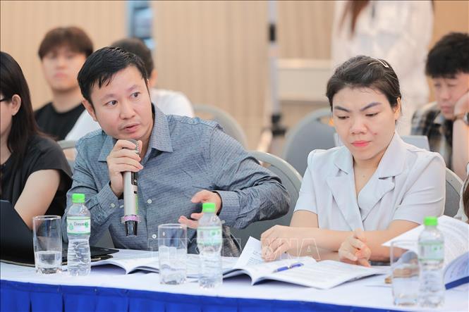 Ông Phan Mạnh Hà, Giám đốc đối ngoại shopee thảo luận, góp ý dự thảo Luật. Ảnh: Lê Đông - TTXVN