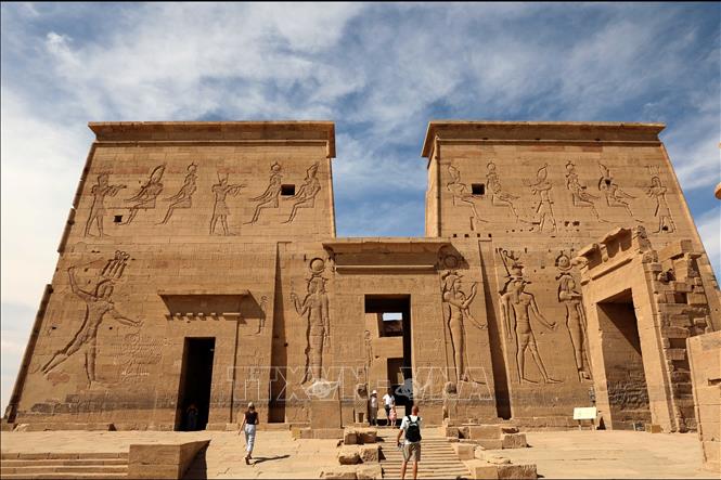 Khách du lịch tham quan Đền Philae ở Aswan, Ai Cập, ngày 10/6/2026. Ảnh: THX/TTXVN