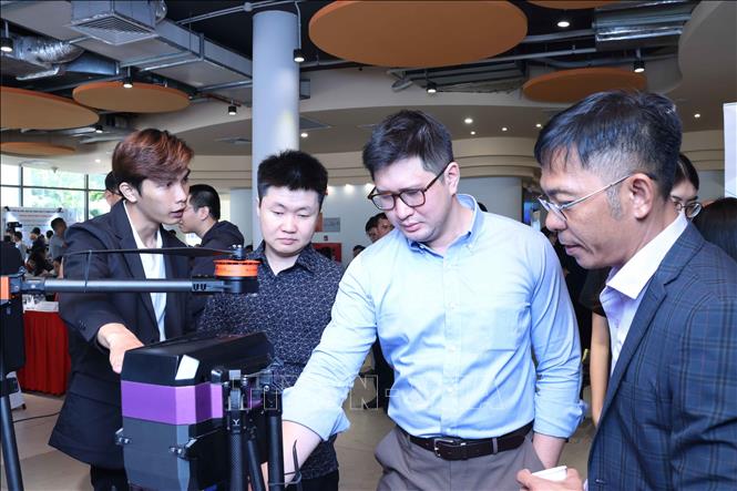 Kết nối cung - cầu công nghệ trong lĩnh vực UAV và kinh tế tầm thấp. Ảnh: Thu Hoài - TTXVN