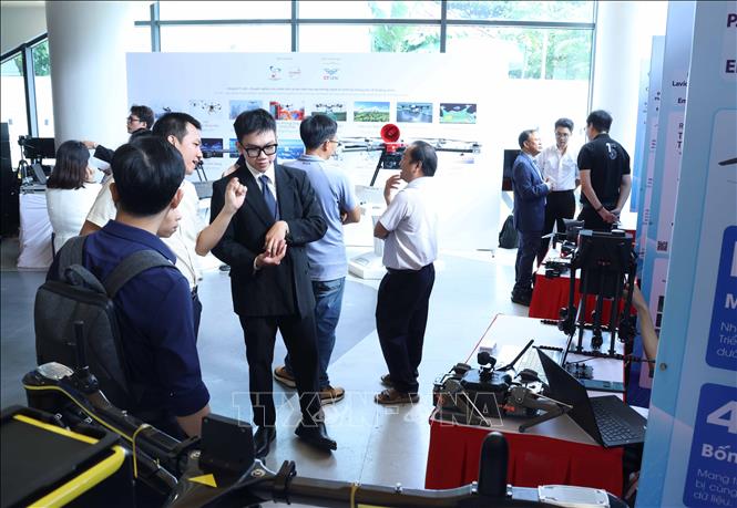 Khu vực giới thiệu, trình diễn các công nghệ, giải pháp tiêu biểu trong lĩnh vực UAV và kinh tế tầm thấp. Ảnh: Thu Hoài - TTXVN
