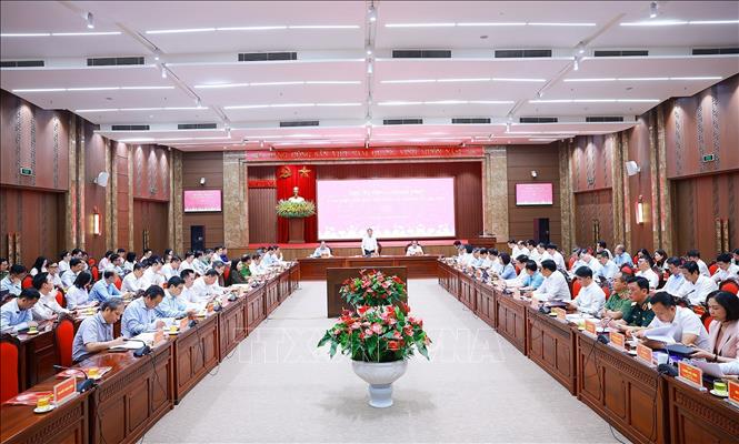 Thủ tướng Lê Minh Hưng làm việc với Ban Thường vụ Thành uỷ Hà Nội. Ảnh: Dương Giang – TTXVN

