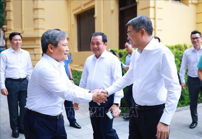 Thủ tướng Lê Minh Hưng làm việc với Ban Thường vụ Thành uỷ Hà Nội. Ảnh: Dương Giang – TTXVN
