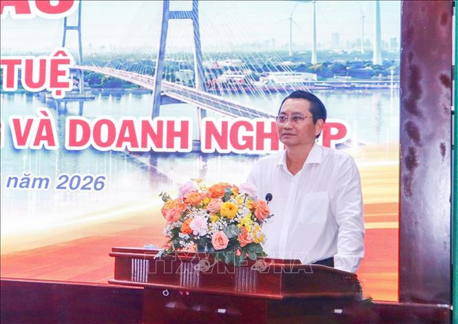 Phó Chủ tịch UBND tỉnh Vĩnh Long Nguyễn Quỳnh Thiện phát biểu tại hội thảo. Ảnh: Lê Thúy Hằng – TTXVN