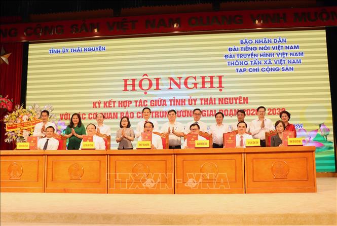 Lễ ký kết hợp tác giữa Tỉnh ủy Thái Nguyên và các cơ quan báo chí Trung ương giai đoạn 2026- 2030. Ảnh: Trần Trang - TTXVN 
