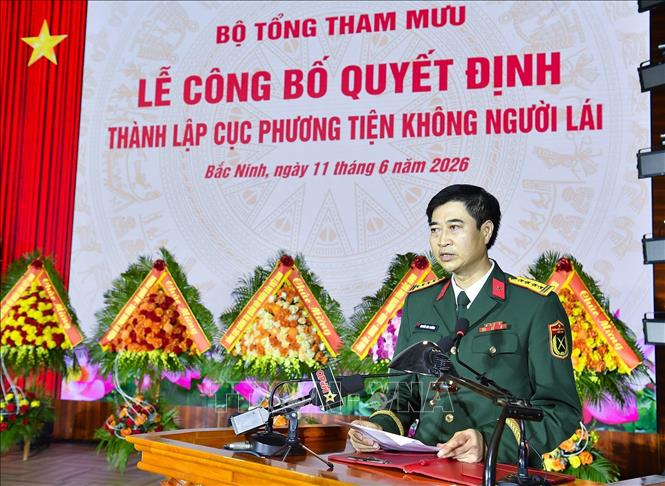 Đại tá Nguyễn Văn Trường, Cục trưởng Cục Phương tiện không người lái phát biểu tại buổi lễ. Ảnh: TTXVN phát