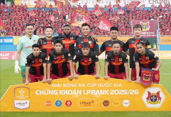 Đội hình xuất phát của Ninh Bình FC. Ảnh: Đức Phương - TTXVN
