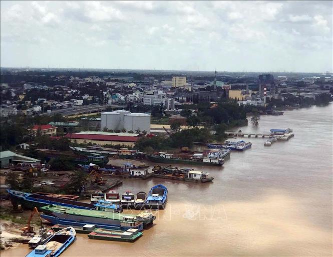 Vùng ven biển Cà Mau luôn năng động phát triển. Ảnh: Trung Hiếu - TTXVN