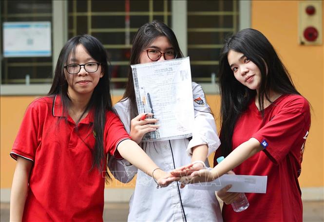 Thí sinh tự tin bước vào môn thi tự chọn, tại điểm thi Trường THCS Ngô Sĩ Liên (phường Cửa Nam). Ảnh: Thanh Tùng - TTXVN