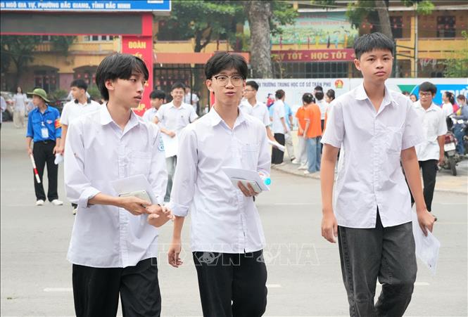 Thí sinh đến điểm thi làm bài thi tự chọn - môn thi cuối cùng của Kỳ thi tốt nghiệp THPT năm 2026. Ảnh: Đồng Thúy - TTXVN