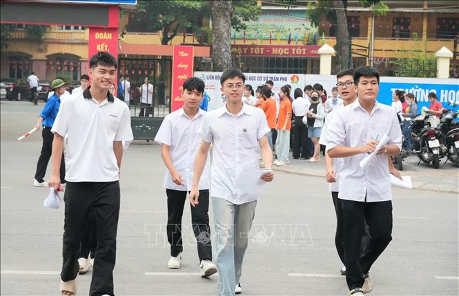Thí sinh đến điểm thi làm bài thi tự chọn - môn thi cuối cùng của Kỳ thi tốt nghiệp THPT năm 2026. Ảnh: Đồng Thúy - TTXVN