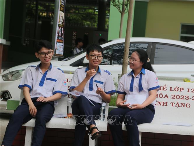 Giây phút thư giảng của thí sinh trước khi bước vào ngày thi vào ngày thi đầu tiên của kỳ thi tốt nghiệp THPT năm 2026. Ảnh: Tuấn Kiệt – TTXVN