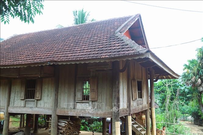 The Thai community in the Binh Chuan valley believes that odd numbers bring good luck, so their houses are typically structured with three main rooms and two side wings or five main rooms and two side wings, and the total number of windows and doors is also an odd number. VNA Photo: Xuân Tiến