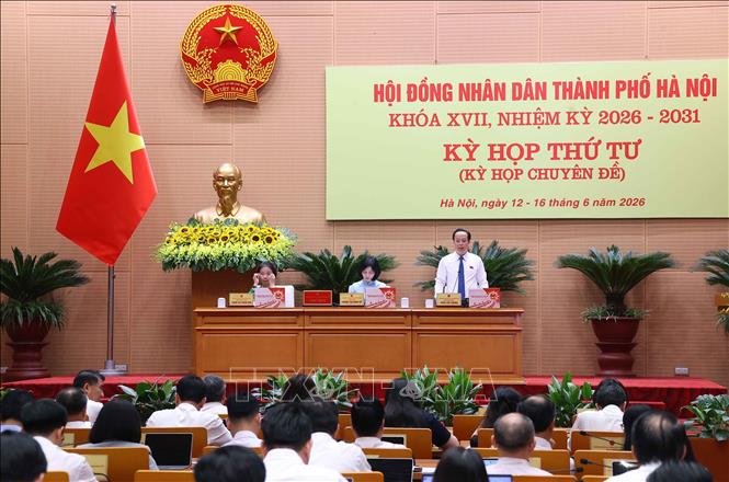 Phó Chủ tịch HĐND thành phố Hà Nội Trần Thế Cương phát biểu. Ảnh: Văn Điệp - TTXVN