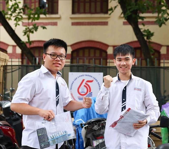 Thí sinh rạng rỡ hoàn thành Kỳ thi tốt nghiệp THPT 2026. Ảnh: Thanh Tùng - TTXVN