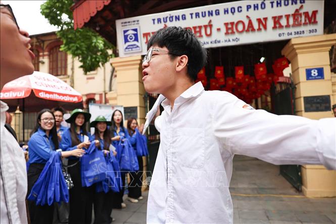 Thí sinh rạng rỡ hoàn thành Kỳ thi tốt nghiệp THPT 2026. Ảnh: Thanh Tùng - TTXVN