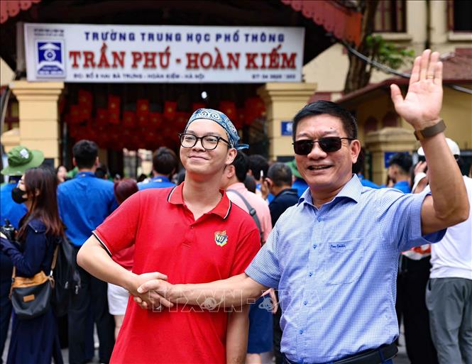 Thí sinh rạng rỡ hoàn thành Kỳ thi tốt nghiệp THPT 2026. Ảnh: Thanh Tùng - TTXVN