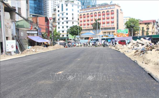 Nhiều đoạn trên tuyến đường đã được thảm nhựa. Ảnh: Nguyễn Thắng - TTXVN