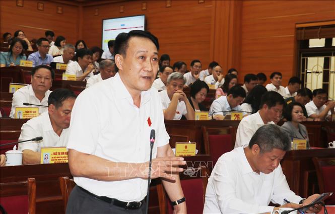 Đại biểu HĐND tỉnh Hưng Yên phát biểu trao đổi, thảo luận tại kỳ họp. Ảnh: Nguyễn Công Hải - TTXVN
