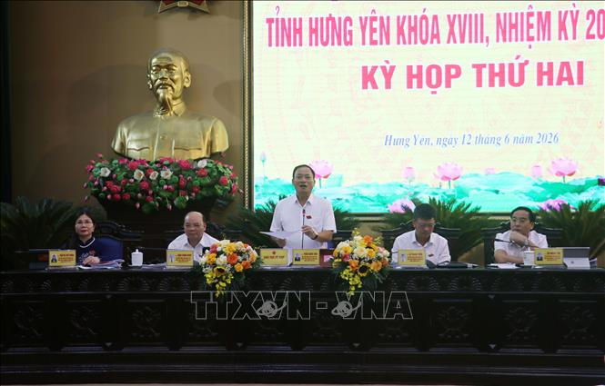Thường trực HĐND tỉnh Hưng Yên chủ trì, điều hành kỳ họp. Ảnh: Nguyễn Công Hải - TTXVN
