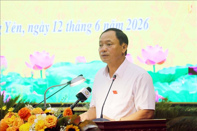 Chủ tịch HĐND tỉnh Hưng Yên Trần Quốc Văn phát biểu tại kỳ họp. Ảnh: Nguyễn Công Hải - TTXVN
