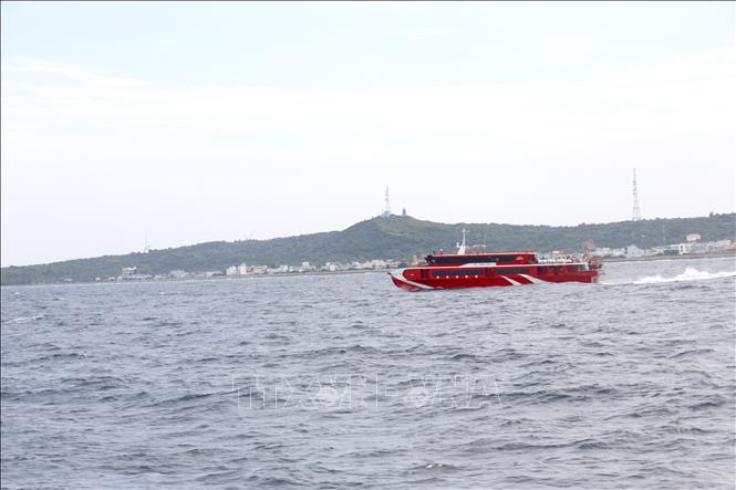 Tàu cao tốc vận chuyển hành khách tuyến đường biển Phan Thiết - đặc khu Phú Quý (Lâm Đồng). Ảnh: Nguyễn Thanh - TTXVN