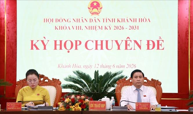 Chủ tọa điều hành kỳ họp. Ảnh: Xuân Triệu - TTXVN