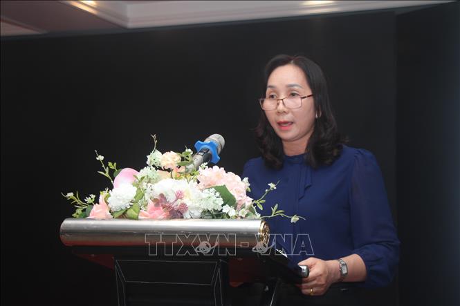 Bà Nguyễn Thị Hiểu, Chủ tịch Hội Liên hiệp Phụ nữ xã Ninh Quới (tỉnh Cà Mau), chia sẻ ý kiến tại hội thảo. Ảnh: Chanh Đa - TTXVN