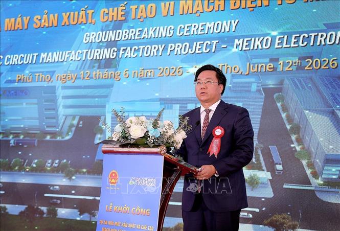 Chairman of the provincial People’s Committee Tran Duy Dong speaks at the ceremony. VNA Photo: Thanh Hải
