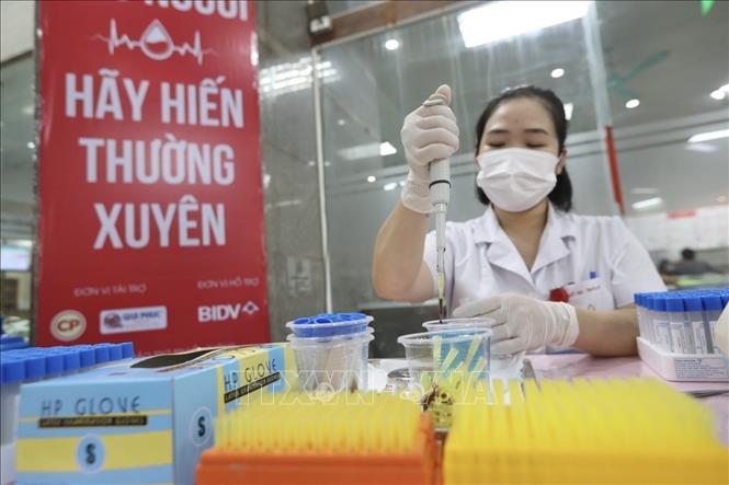 Khu vực lấy mẫu xét nghiệm trước khi hiến máu tại Viện Huyết học - Truyền máu Trung ương. Ảnh: Minh Quyết - TTXVN