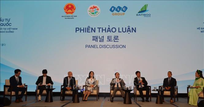 Lãnh đạo tỉnh Gia Lai, Đại sứ Việt Nam tại Hàn Quốc và lãnh đạo các đơn vị thuộc hệ sinh thái FLC cùng đối tác Hàn Quốc trao đổi về cơ hội hợp tác. Ảnh: Trường Giang - PV TTXVN tại Hàn Quốc