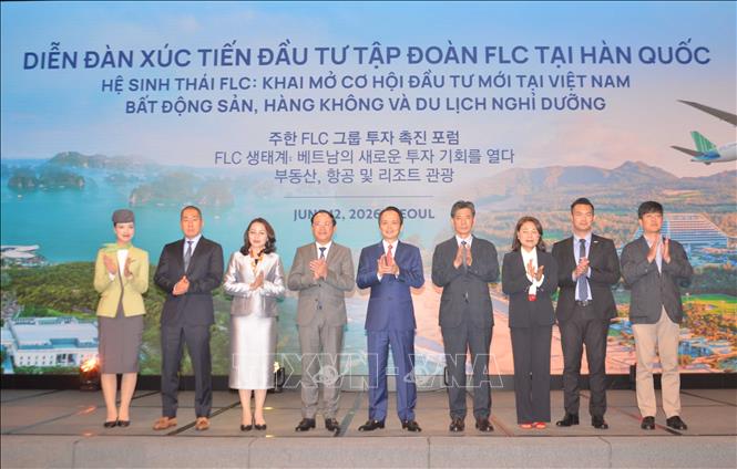 Lãnh đạo Tập đoàn FLC cùng quan khách chụp ảnh lưu niệm. Ảnh: Trường Giang - PV TTXVN tại Hàn Quốc