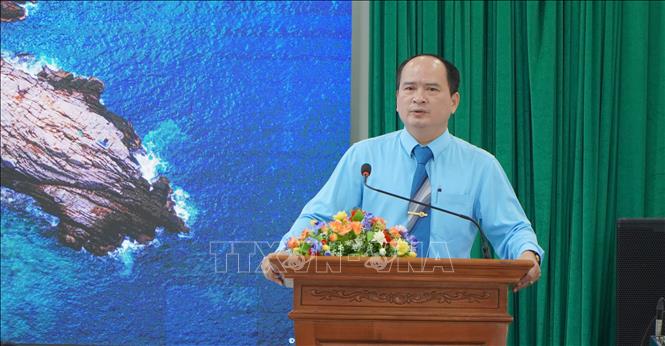 Ông Nguyễn Khắc Pho, Giám đốc Vườn quốc gia Côn Đảo chia sẻ kinh nghiệm tại Hội nghị. Ảnh: Huỳnh Sơn - TTXVN

