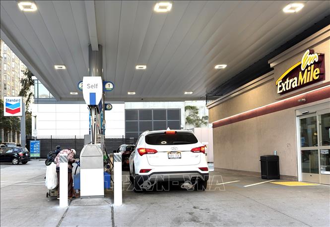 Một cây xăng ở thành phố San Francisco (Mỹ). Ảnh: Ngọc Quang – PV TTXVN tại Mỹ