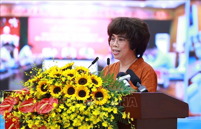 Anh hùng lao động Thái Hương, Nhà sáng lập, Chủ tịch Hội đồng chiến lược Tập đoàn TH, đại diện cho các doanh nghiệp tư nhân phát biểu hưởng ứng. Ảnh: Dương Giang – TTXVN
