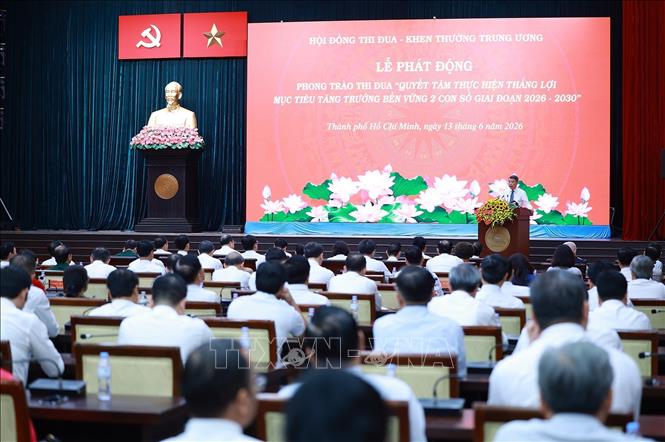 Thủ tướng Lê Minh Hưng phát động phong trào thi đua “Quyết tâm thực hiện thắng lợi mục tiêu tăng trưởng bền vững 2 con số giai đoạn 2026 - 2030”. Ảnh: Dương Giang – TTXVN 
