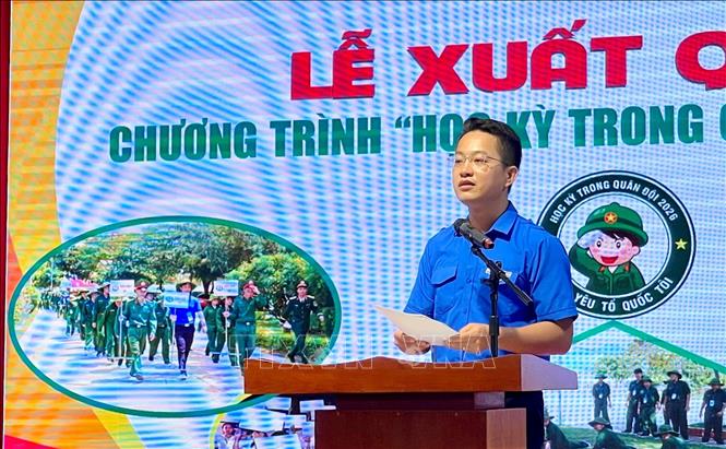 Anh Đinh Trung Hiếu, Phó Bí thư Thường trực Tỉnh đoàn Quảng Trị, Trưởng Ban Tổ chức phát biểu tại Lễ Xuất quân Chương trình “Học kỳ trong Quân đội” năm 2026. Ảnh: Võ Dung - TTXVN