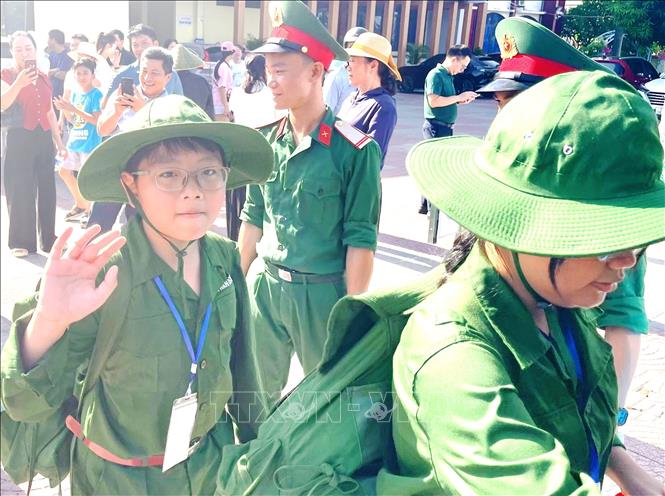 Chương trình sẽ góp phần giúp các học viên tự tin, tự lập, có trách nhiệm hơn và giàu khát vọng, bồi đắp thêm tình yêu quê hương và niềm tự hào dân tộc. Ảnh: Võ Dung - TTXVN
