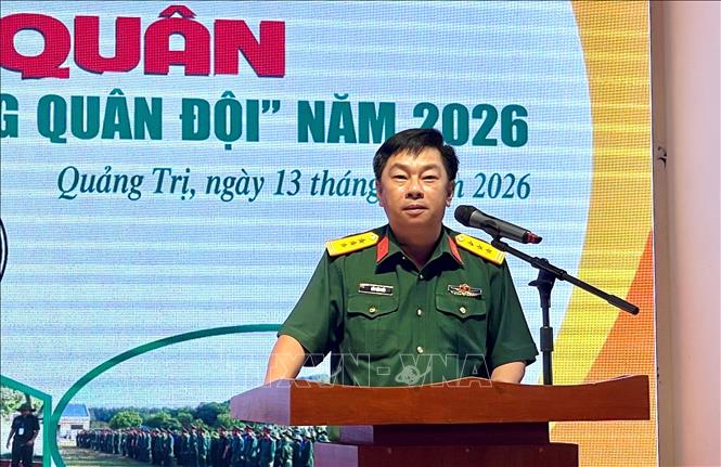 Thượng tá Đào Hữu Hiếu, Trung đoàn trưởng Trung đoàn 996, Bộ CHQS tỉnh Quảng Trị phát biểu tại chương trình. Ảnh: Võ Dung - TTXVN