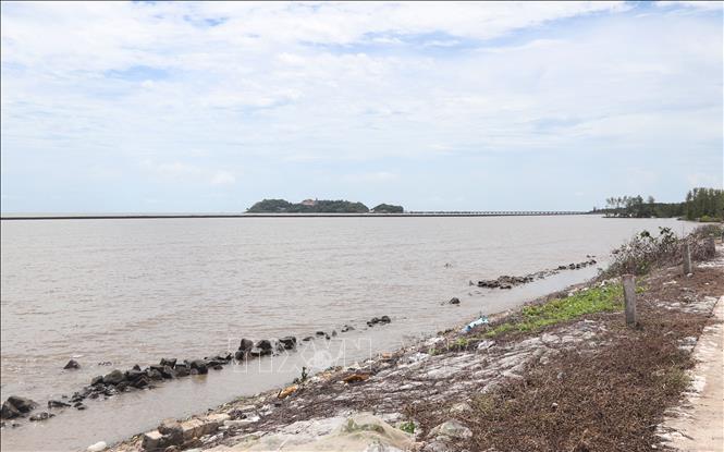 Tuyến đê biển Tây đoạn xã Đá Bạc đã hoàn thành đưa vào sử dụng. Ảnh: Tuấn Phi - TTXVN