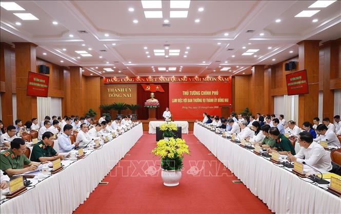 Thủ tướng Lê Minh Hưng làm việc với Ban Thường vụ Thành uỷ Đồng Nai về thực hiện nhiệm vụ phát triển kinh tế-xã hội. Ảnh: Dương Giang – TTXVN
