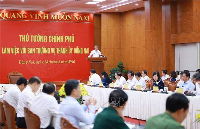 Thủ tướng Lê Minh Hưng kết luận buổi làm việc với Ban Thường vụ Thành uỷ Đồng Nai. Ảnh: Dương Giang – TTXVN
