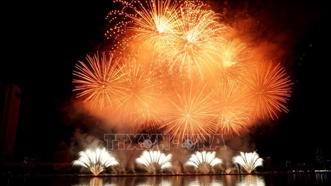 Đội Italy khiến khán giả choáng ngợp bởi “bản giao hưởng” màu sắc. Ảnh: Quốc Dũng - TTXVN