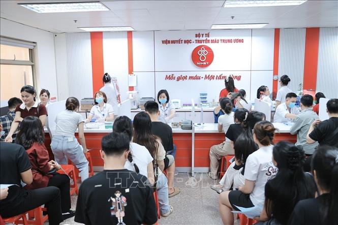 Khu vực lấy mẫu xét nghiệp trước khi hiến máu tình nguyện tại Viện Huyết học - Truyền máu Trung ương, sáng 14/6. Ảnh: Minh Quyết - TTXVN
