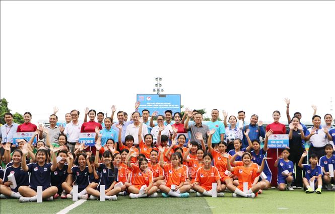 Các cầu thủ trẻ hào hứng tham gia Festival bóng đá nữ trẻ năm 2026. Ảnh: Hồng Thái - TTXVN
