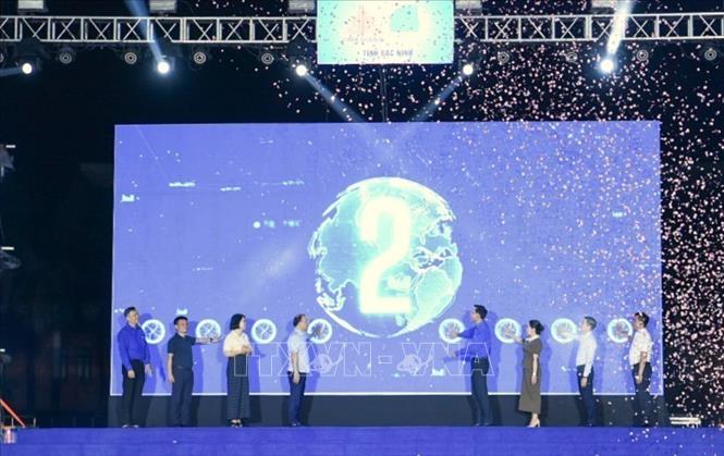 Ban tổ chức ra mắt sàn thương mại điện tử Bách hóa HASU. Ảnh: Thanh Thương - TTXVN