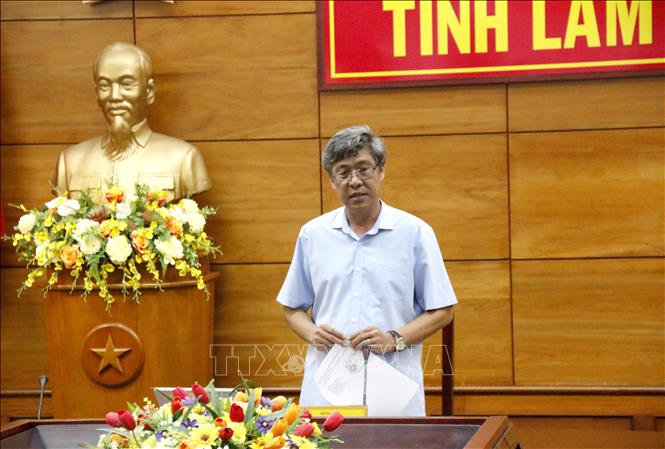Ông Nguyễn Minh, Phó Chủ tịch UBND tỉnh Lâm Đồng, phát biểu tại cuộc họp về tháo gỡ vướng mắc cho các dự án đầu tư ngoài ngân sách. Ảnh: Nguyễn Thanh - TTXVN
